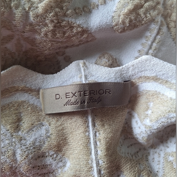 D.EXTERIOR white and beige floral top size S - Picture 5 of 5